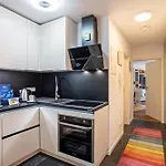 Zentrale Mit Balkon