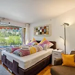 Zentrale Mit Balkon *