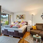 Zentrale Mit Balkon 公寓