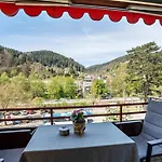 Zentrale Mit Balkon *
