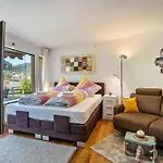 Zentrale Mit Balkon *