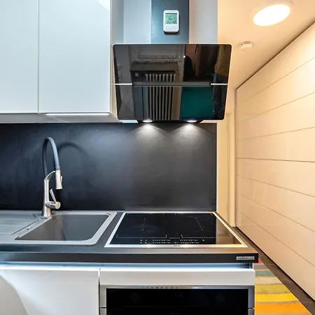 Zentrale Mit Balkon *