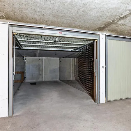 Zentrale Mit Balkon *