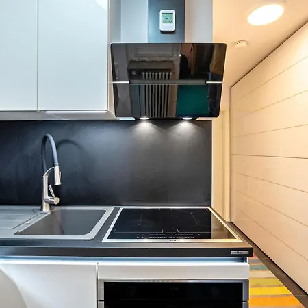 Zentrale Mit Balkon *