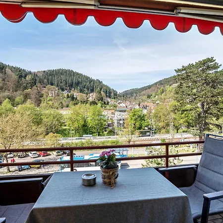 Zentrale Mit Balkon *