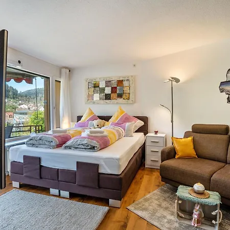 Zentrale Mit Balkon *