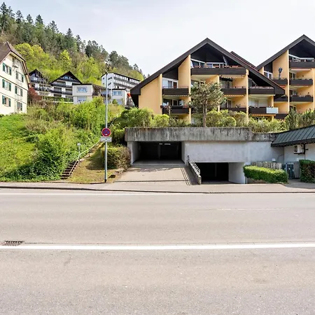 Zentrale Mit Balkon Lägenhet